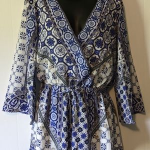 NWT Women's White Fox Adilah Playsuit Size Small Blue and White